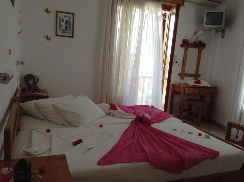 Arian Hotel Párosz Kültér fotó