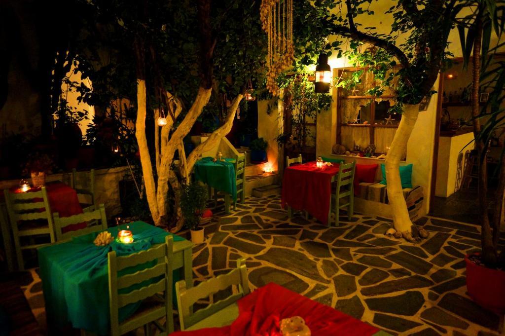 Arian Hotel Párosz Kültér fotó